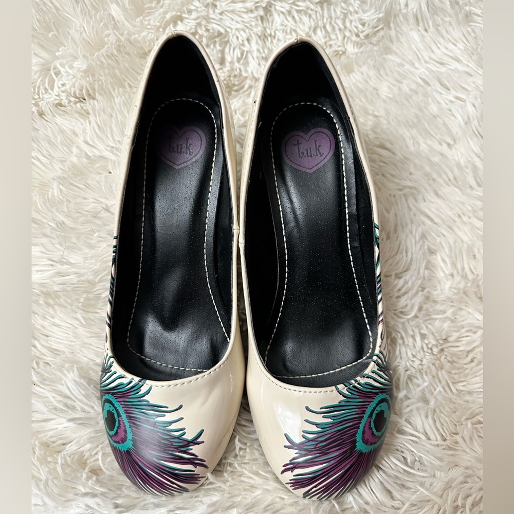 t.u.k shoes. T.u.k peacock two toned shoes. Color: white/blue. Size 6